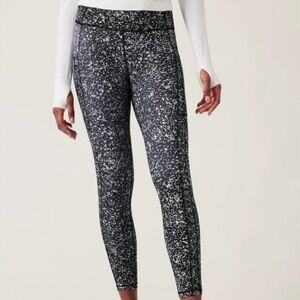 ATHLETA salutation stash textured 7/8 tight black & white storm size Small